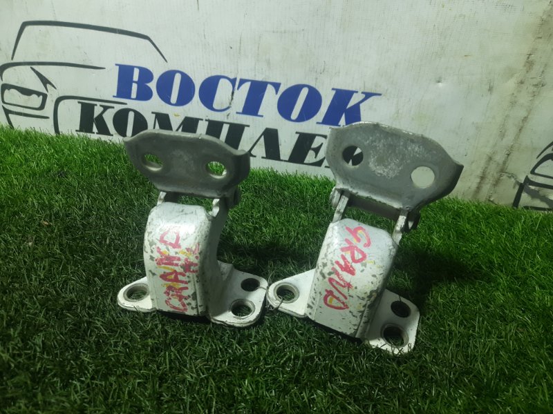 Петля двери toyota Grand Hiace перед прав