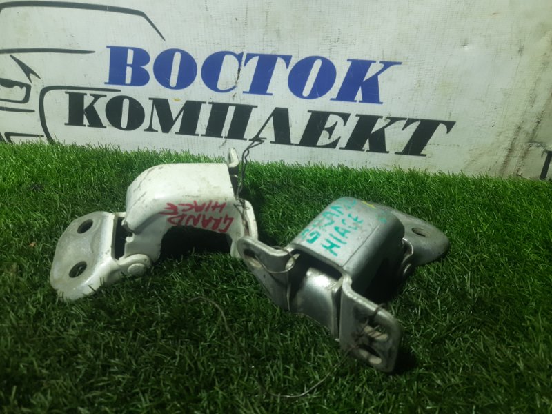 Петля двери toyota Grand Hiace перед прав