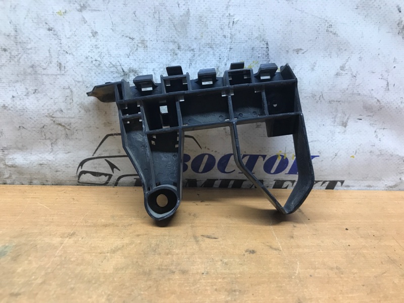 Клипса бампера Honda Fit 2008 GE6 L13A перед прав