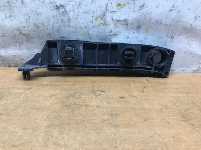 Клипса бампера Honda Mobilio Spike 2006 GK1 L15A перед прав