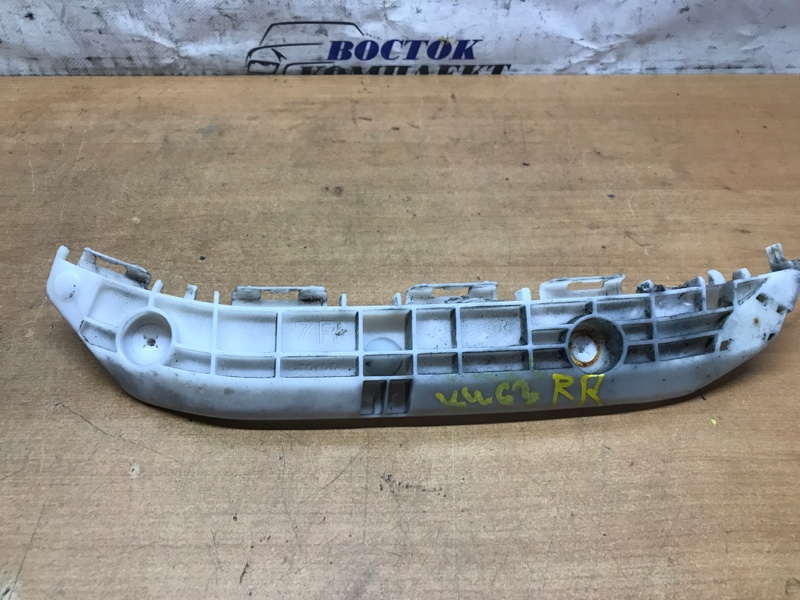 Клипса бампера Toyota Ractis NSP120 1NR-FE зад прав