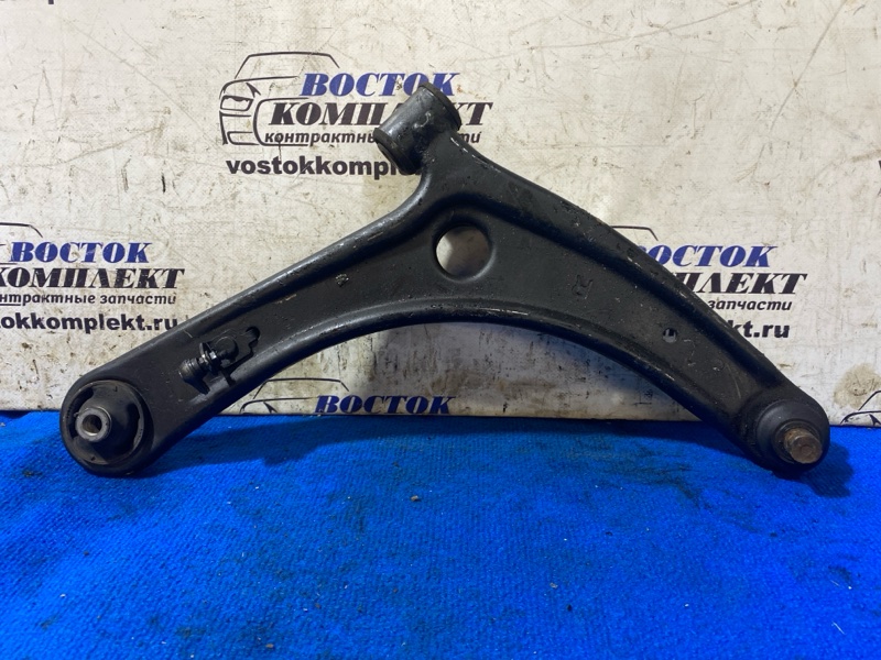 Рычаг подвески Mitsubishi Delica CV5W 4B12 перед прав