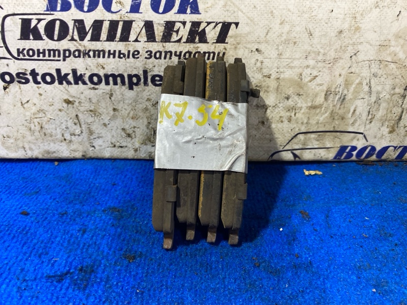 Колодки тормозные Mitsubishi Delica CV5W 4B12 перед