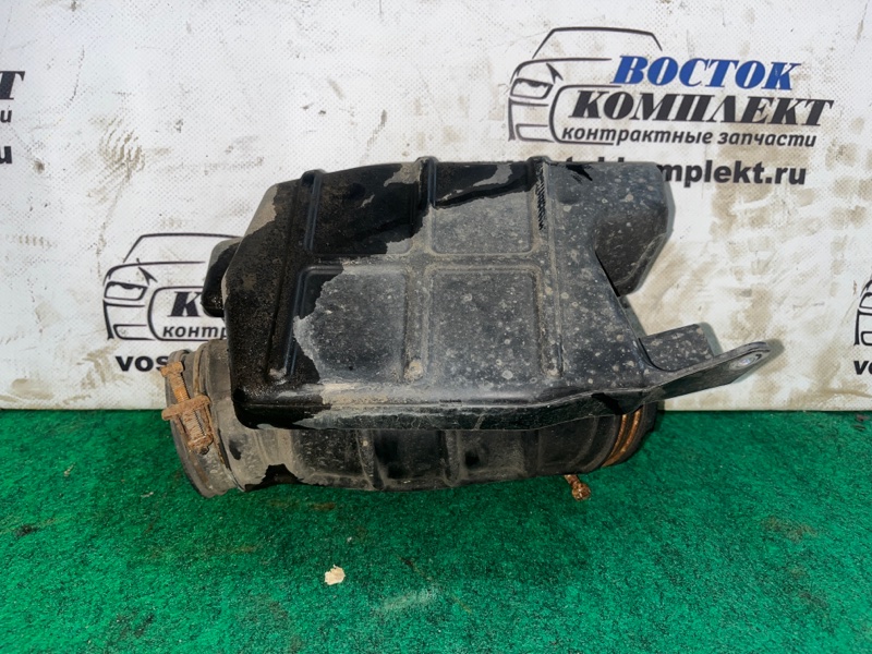 Патрубок воздушного фильтра Toyota Hiace TRH228B 2TR-FE