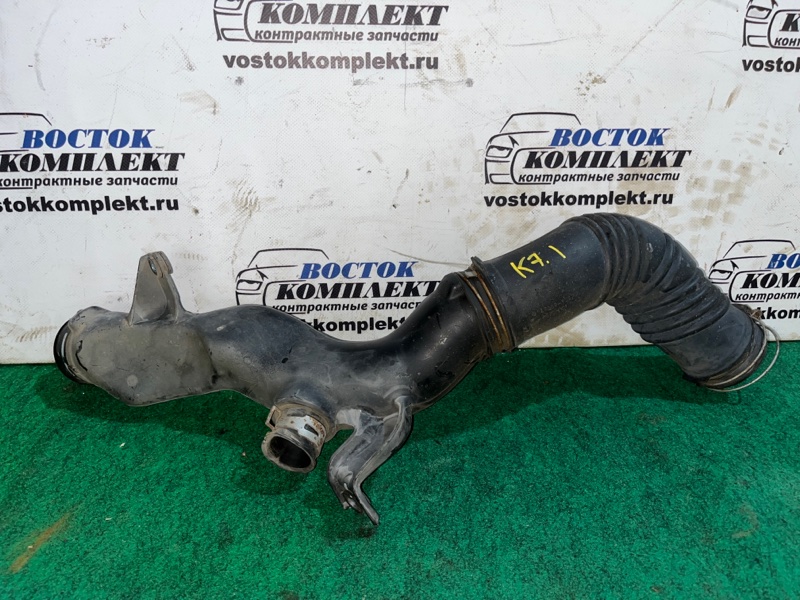 Патрубок воздушного фильтра Toyota Hiace TRH228B 2TR-FE