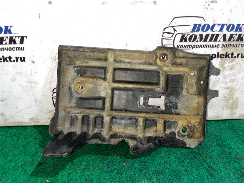 Полка под аккумулятор Toyota Hiace TRH228B 2TR-FE