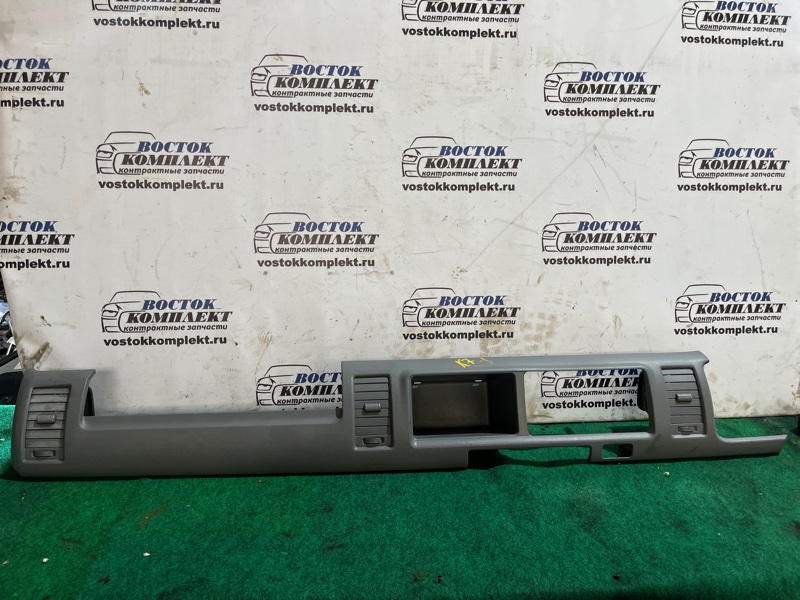 Консоль центральная Toyota Hiace TRH228B 2TR-FE