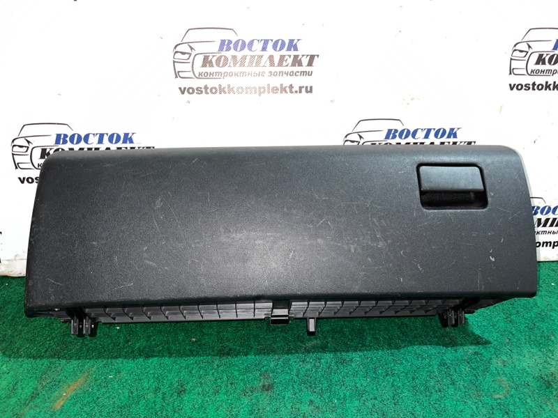 Бардачок Toyota Hiace TRH228B 2TR-FE