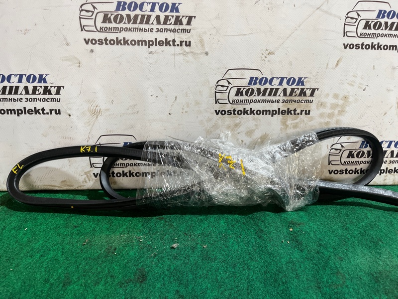 Уплотнительная резинка боковой двери Toyota Hiace TRH228B 2TR-FE перед лев