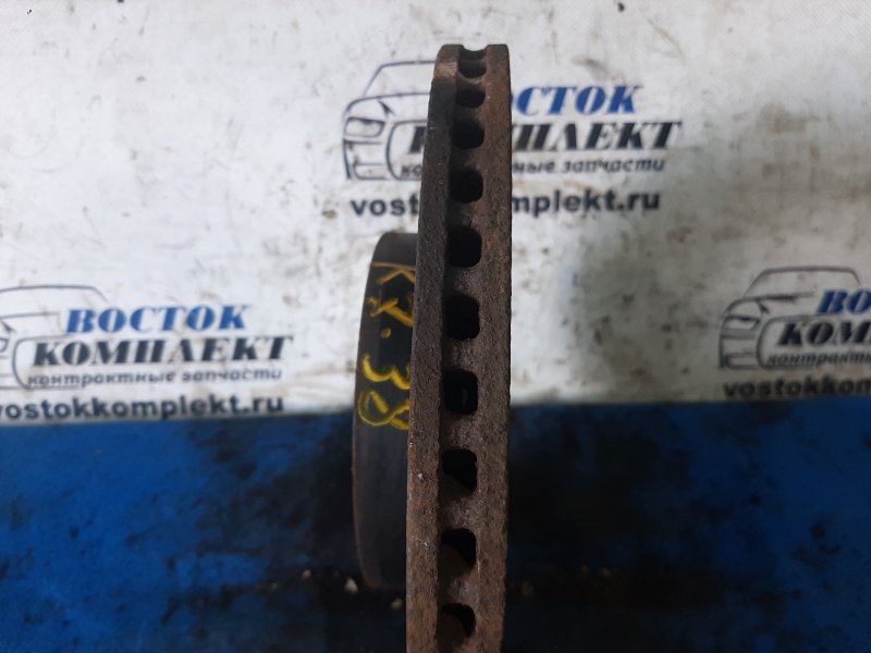 Диск тормозной Toyota Ractis 2009 SCP100 2SZ-FE перед