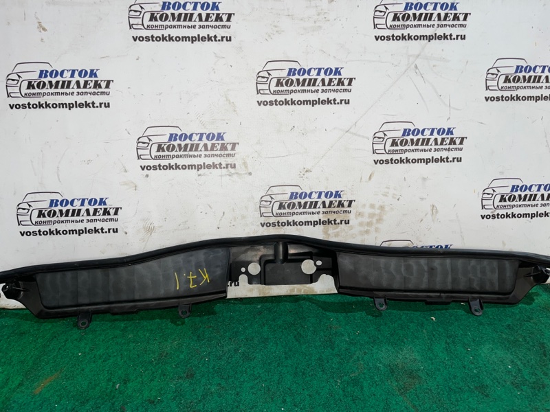 Накладка на рамку радиатора Toyota Hiace TRH228B 2TR-FE