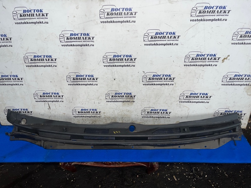 Решетка под лобовое стекло Toyota Hiace TRH228B 2TR-FE