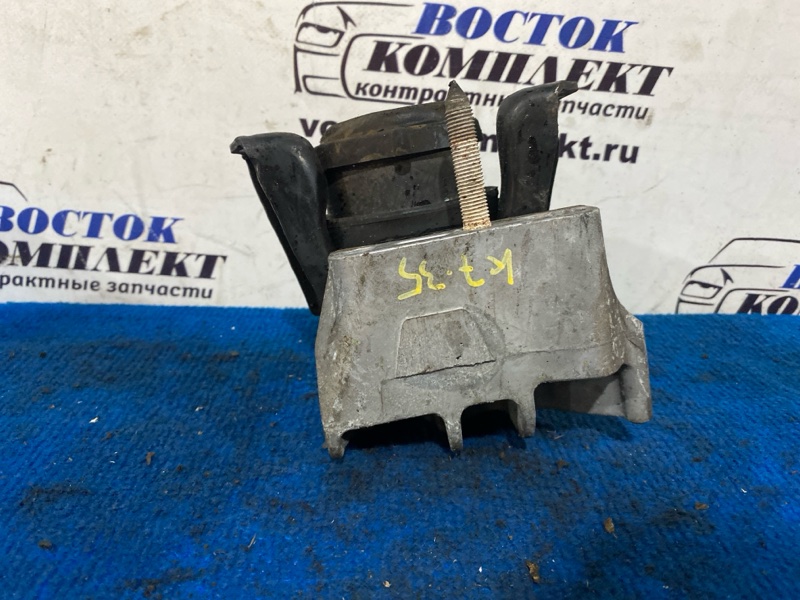 Подушка двигателя Toyota Voxy 2002 AZR65 1AZ-FSE прав