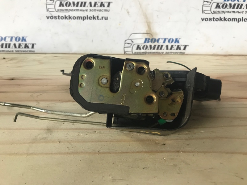 Замок дверной Toyota Crown JZS175 2JZ перед лев