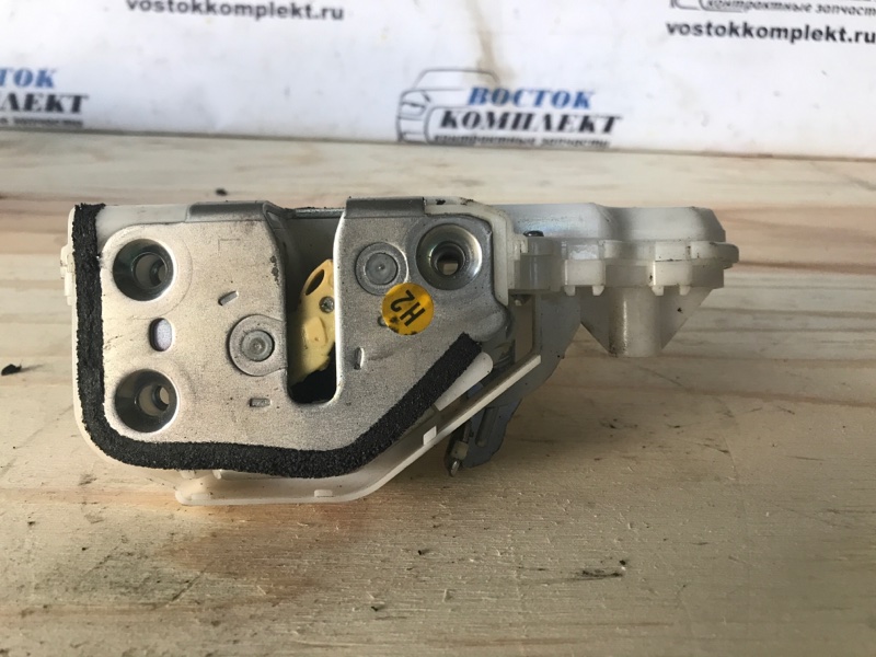 Замок дверной Honda Stream RN6 R18A перед лев