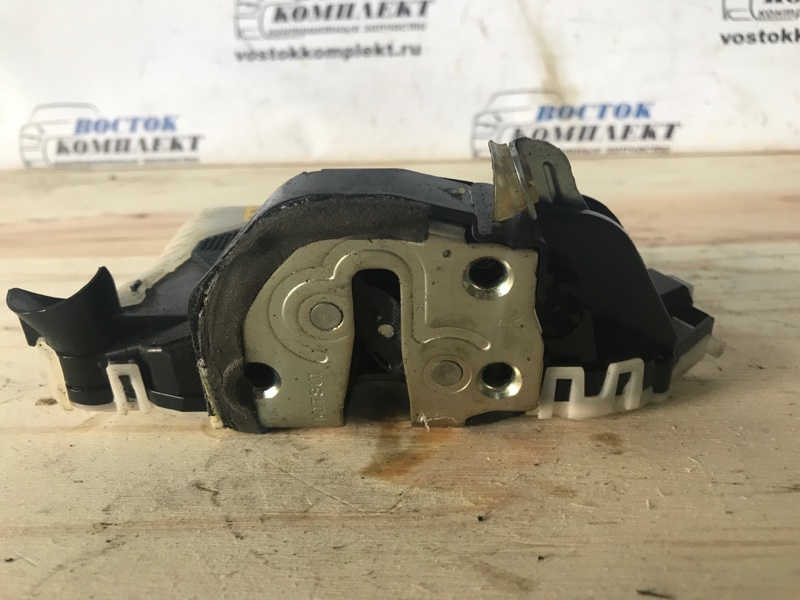 Замок дверной Toyota Ractis NSP120 1NR-FE перед прав