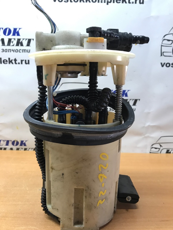 Насос топливный Toyota Avensis AZT250 1AZ-FSE