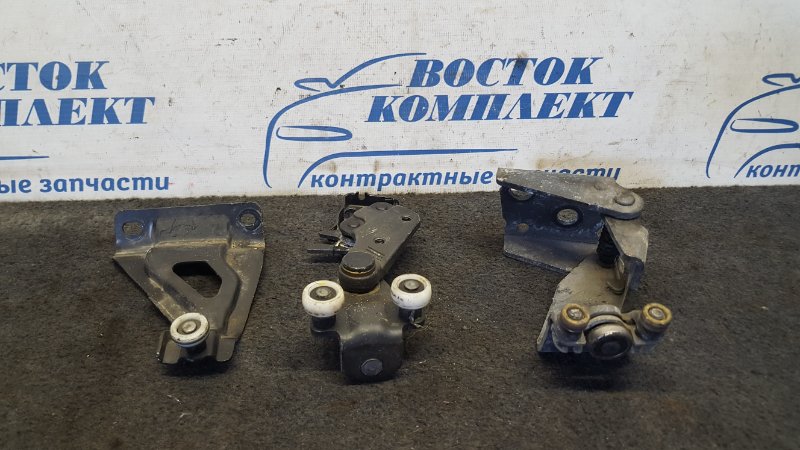 Ролик двери Honda Freed GB3 L15A лев