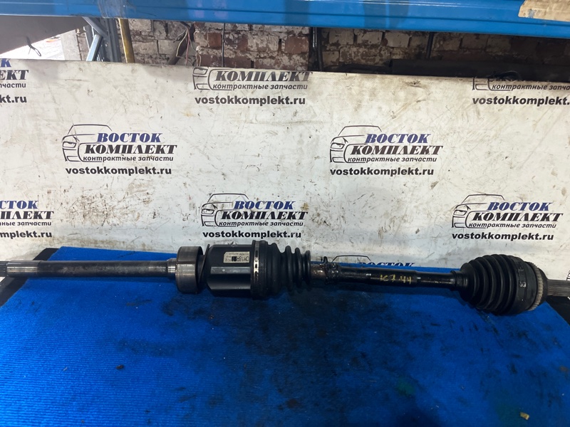 Привод Toyota Isis 2006 ANM15W 1AZ-FSE перед прав