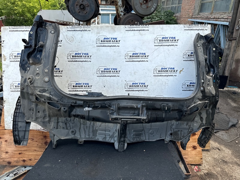 Задняя панель кузова Toyota Spade NCP141 1NZ-FE