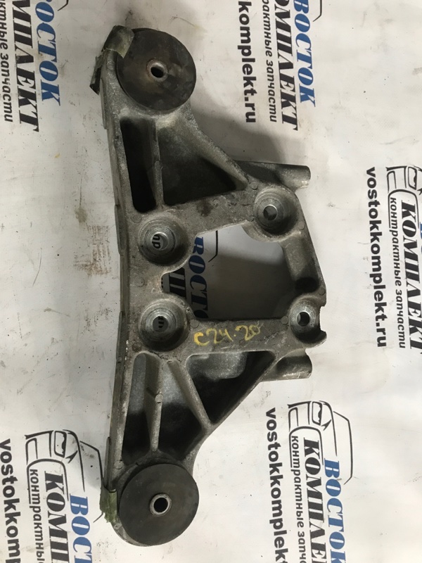 Подушка редуктора Toyota Voxy 2002 AZR65 1AZ-FSE