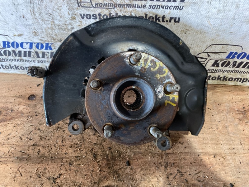 Ступица Toyota Isis ANM10W 1AZ-FSE перед лев