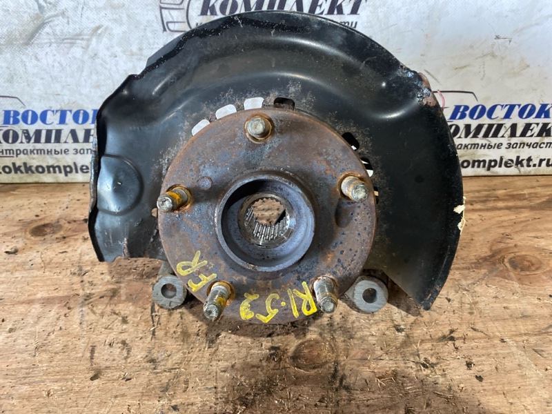 Ступица Toyota Isis ANM10W 1AZ-FSE перед прав