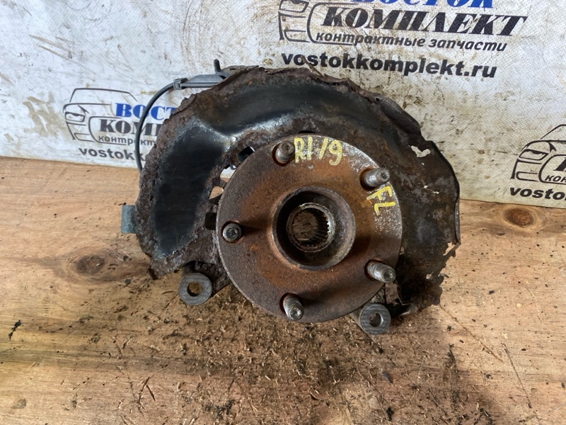 Ступица Toyota Voxy AZR60 1AZ-FSE перед лев