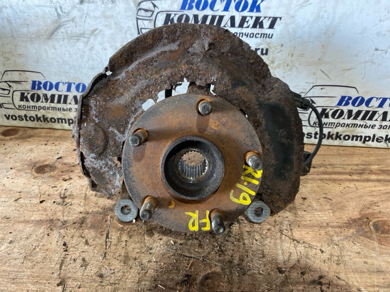 Ступица Toyota Voxy AZR60 1AZ-FSE перед прав