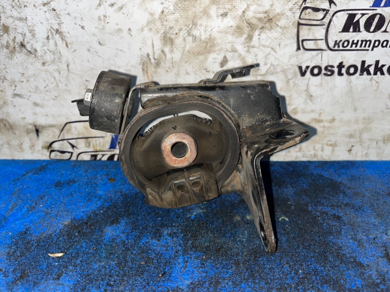 Подушка двигателя Toyota Voxy AZR60 1AZ-FSE лев