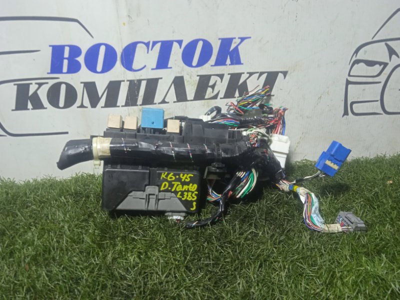 Блок предохранителей Daihatsu Tanto L385S KF-DET