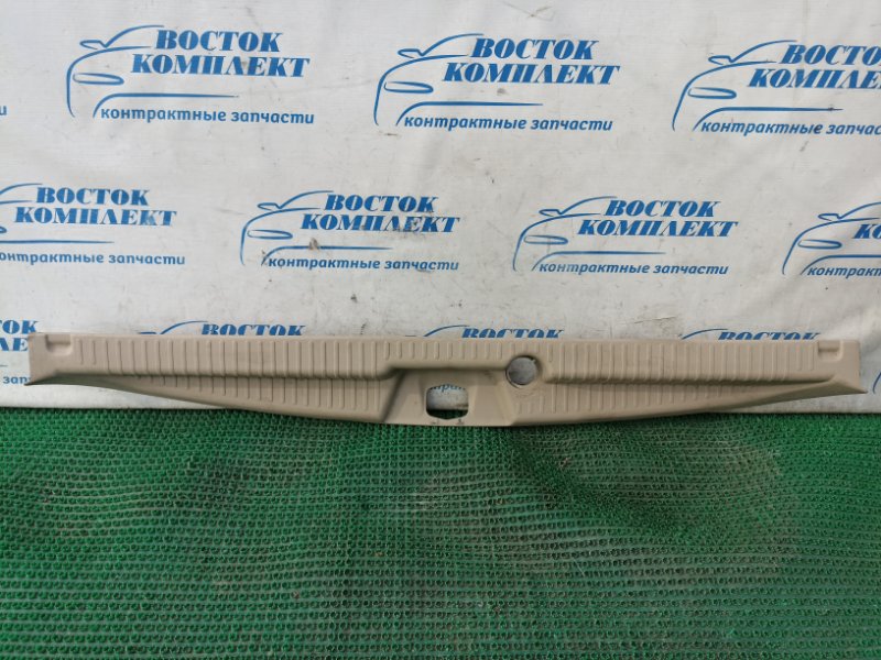 Накладка багажника Nissan Serena TC24