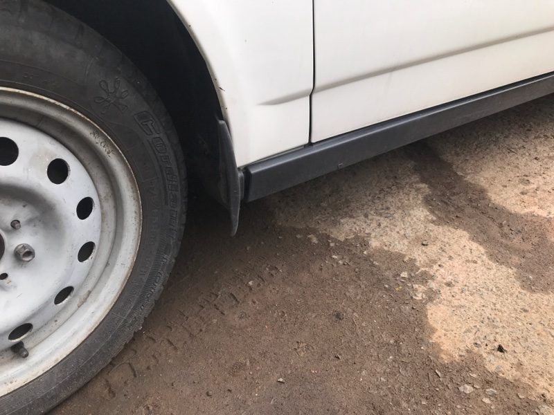 Брызговик Lada Priora 2013