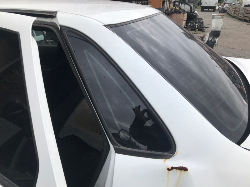 Стекло собачника Lada Priora 2013 зад лев