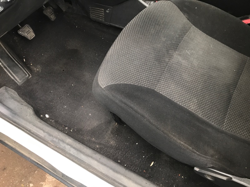 Обшивка пола Lada Priora 2013