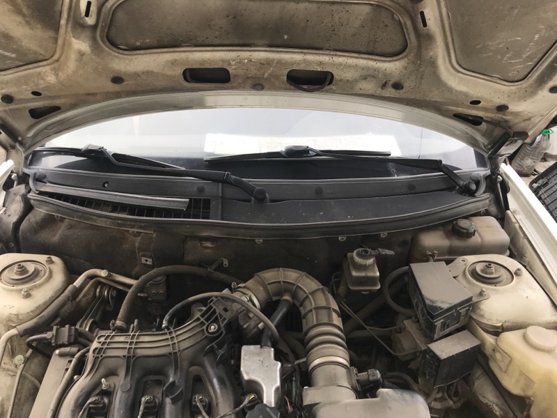 Решетка под лобовое стекло Lada Priora 2013