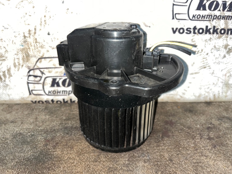 Вентилятор печки Toyota IQ 2011 KGJ10 1KR-FE