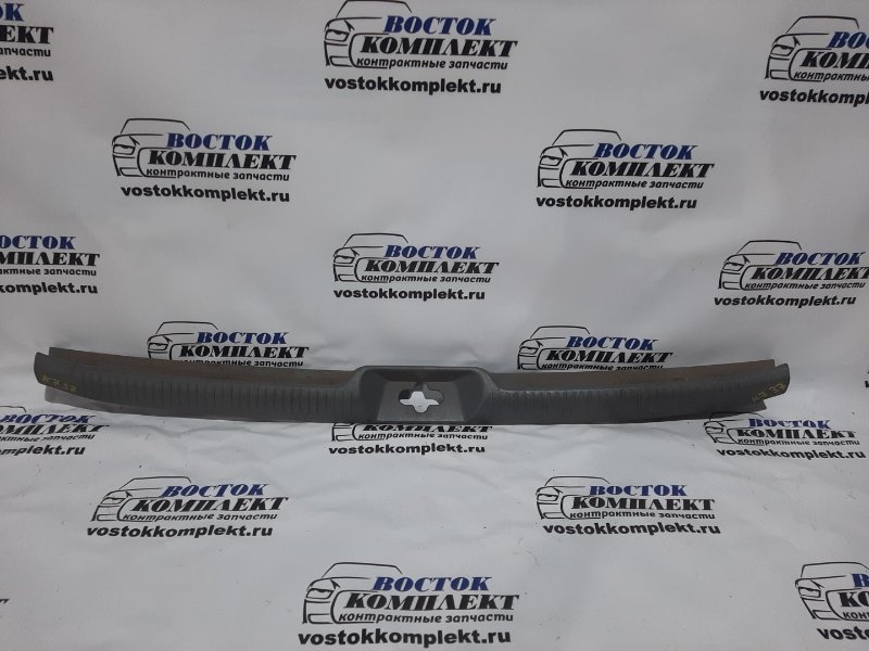 Накладка багажника Toyota Noah 2005 AZR65 1AZ-FSE