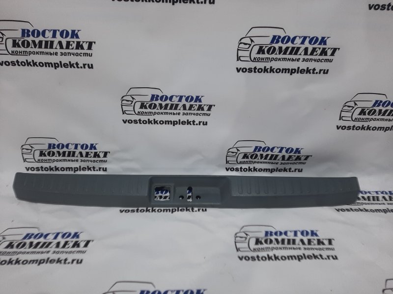 Накладка багажника Mitsubishi Dion CR6W 4G94