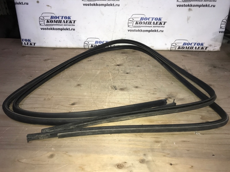 Молдинг крыши Toyota Voxy 2007 ZRR75W 3ZR-FAE