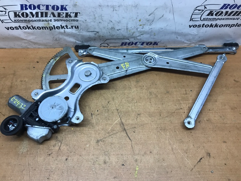 Стеклоподъемник Toyota Voxy 2010 ZRR70W 3ZR-FAE перед прав