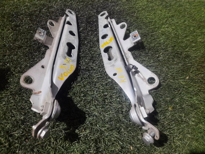 Петля капота Volvo V70 2001 SW65 B5244S2