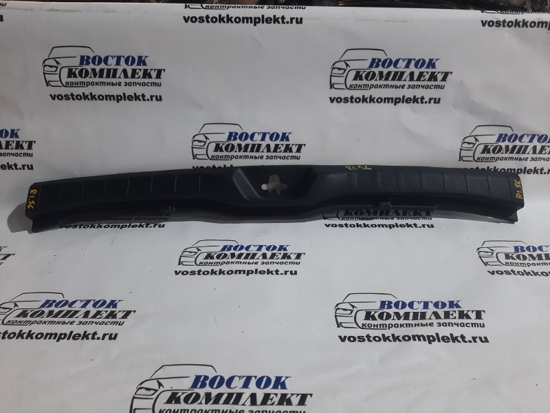 Накладка багажника Toyota Voxy ZWR80G 2ZR-FXE