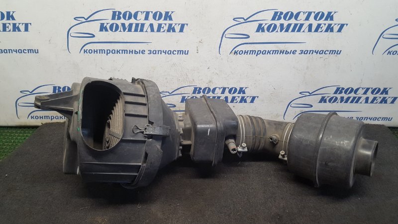 Корпус воздушного фильтра Toyota Crown GS131 1G-FE