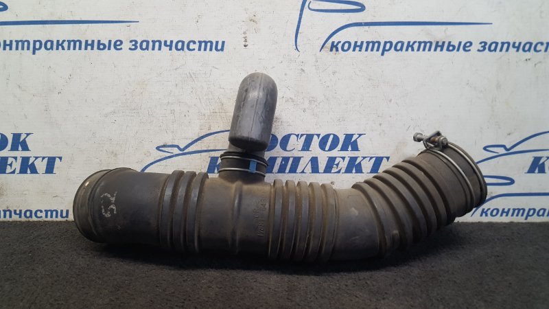 Патрубок воздушного фильтра Toyota Noah CR52V 3C-E