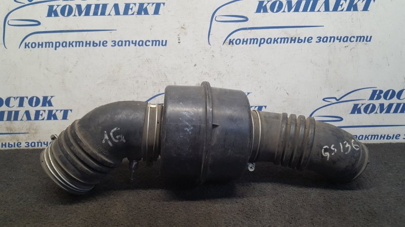 Патрубок воздушного фильтра Toyota Crown GS136