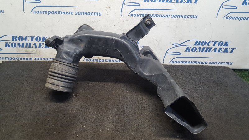 Воздухозаборник Honda Stepwgn 2010 RK1 R20A