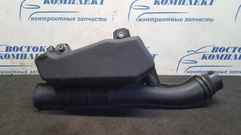 Воздухозаборник Toyota Prius ZVW30 2ZR-FXE