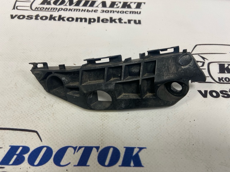 Клипса бампера Toyota IQ 2011 KGJ10 1KR-FE перед прав