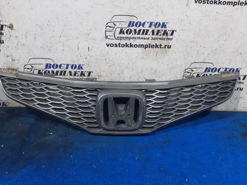 Решетка радиатора Honda Fit GE8